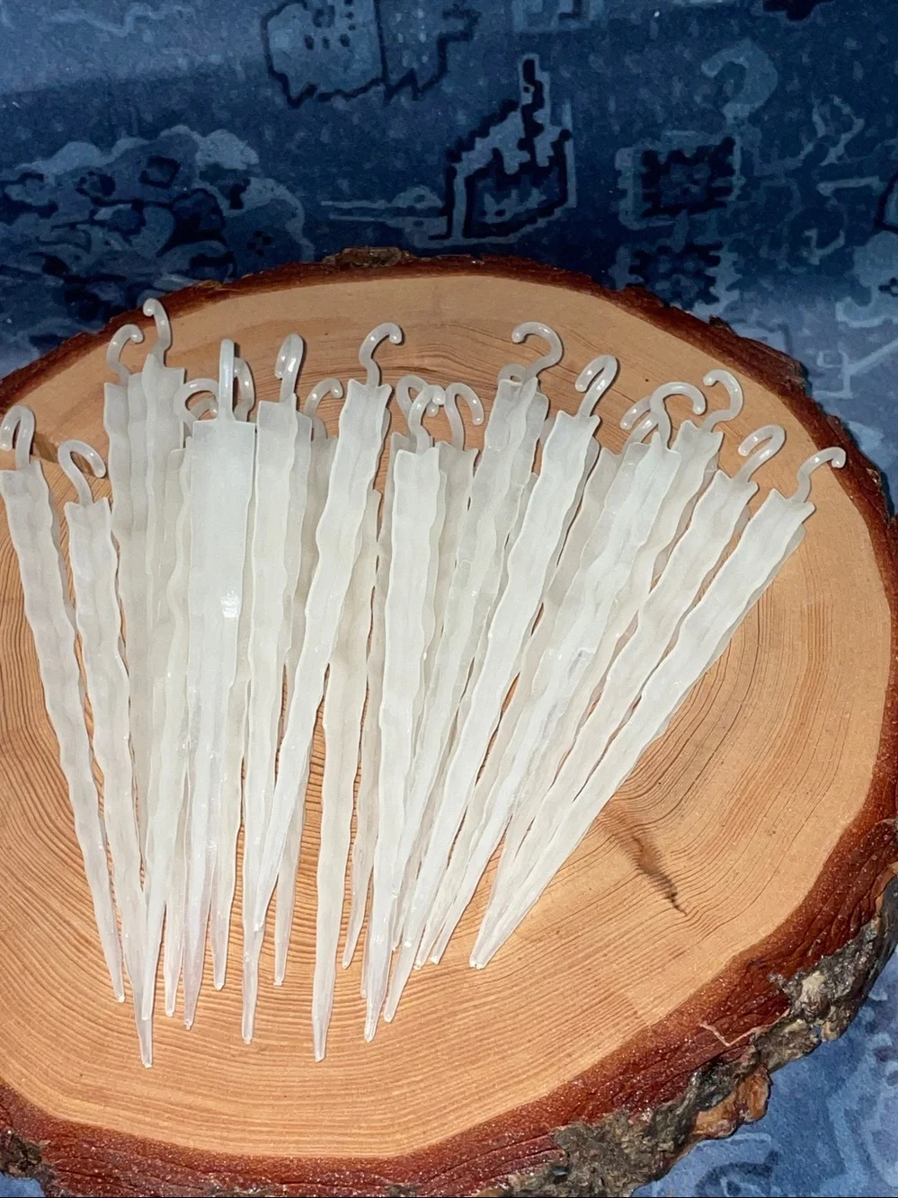 25 Vintage Plastic Icicles